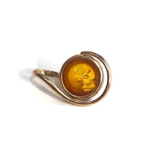 249 - 9ct gold modernist amber pendant weight 2.2g