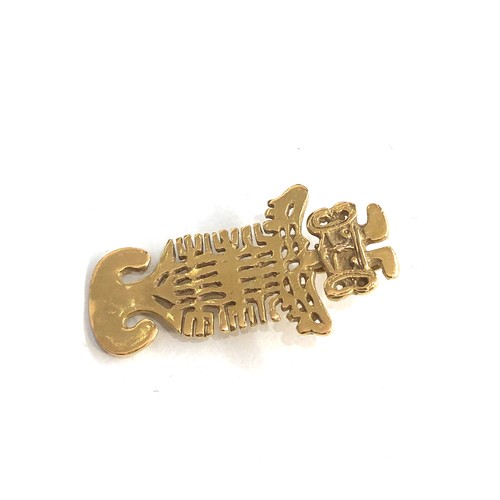 291 - 18ct gold mexican aztec pendant weight 3.9g