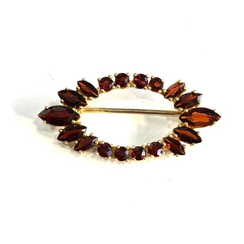 136 - 9ct gold garnet set brooch weight 3.3g