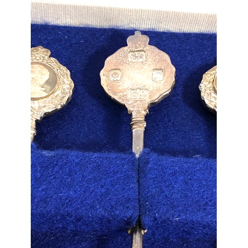 24 - Boxed set of 1947-1972 royal family spoons weight 190g