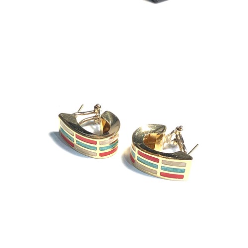 142 - 18ct gold enamel half hoop stud earrings weight 6.2g