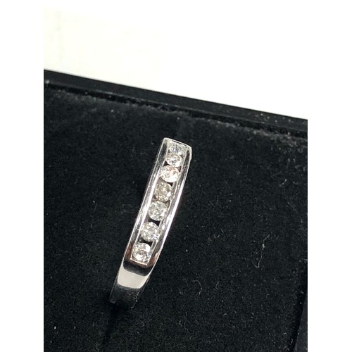 245 - Vintage 18ct white gold diamond single row ring 0.25ct diamonds weight 2.6g