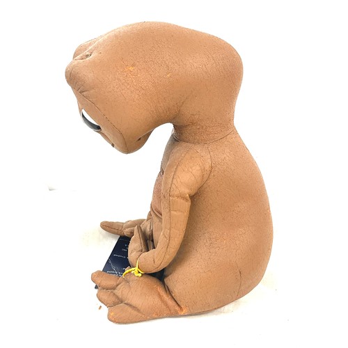 92 - 1982 Vintage Kamar E.T. Doll Pleather Universal City Studio, with original tag