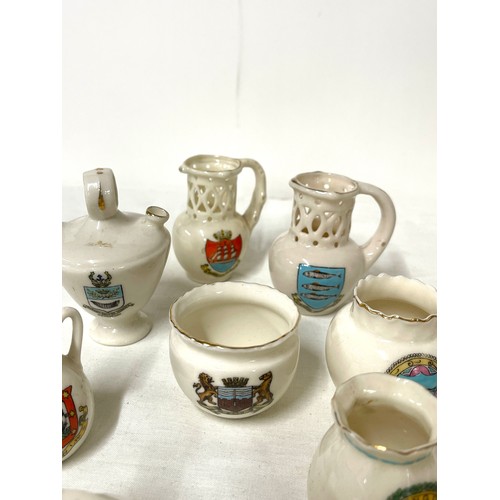 100 - Selection vintage crested china pieces, good overall condition