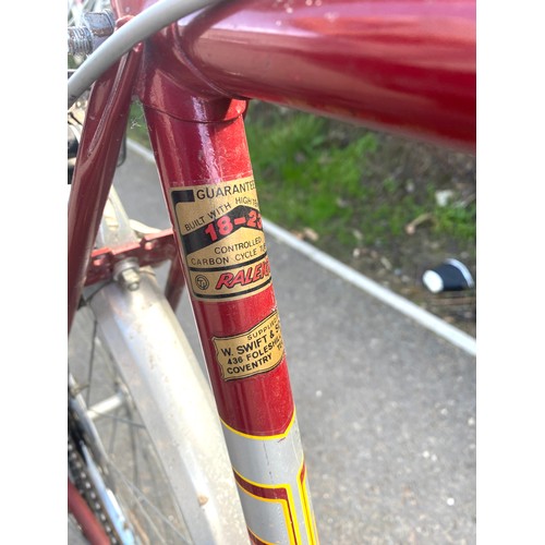 100a - Vintage gents Raleigh racing bike