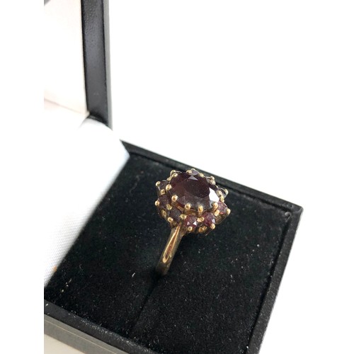 283 - 9ct garnet cluster ring 4.1g