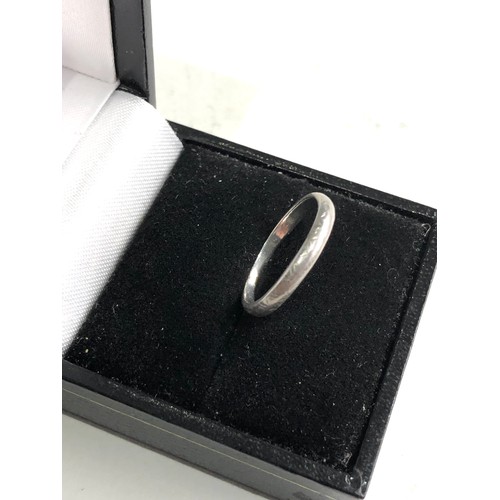 57 - Antique platinum band ring weigt 2.6g