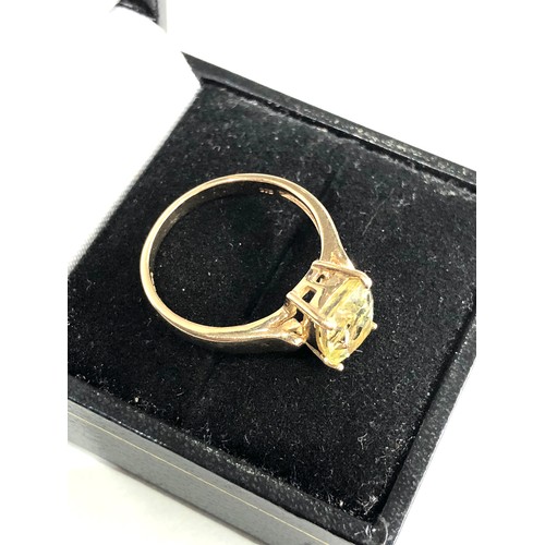 68 - 9ct gold peridot ring weight 3g