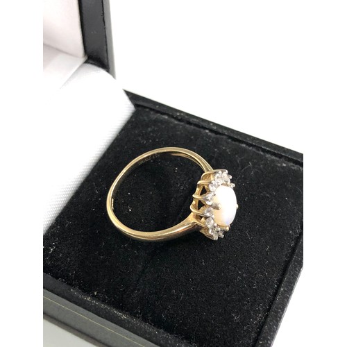 69 - 9ct gold opal ring weight 1.9g