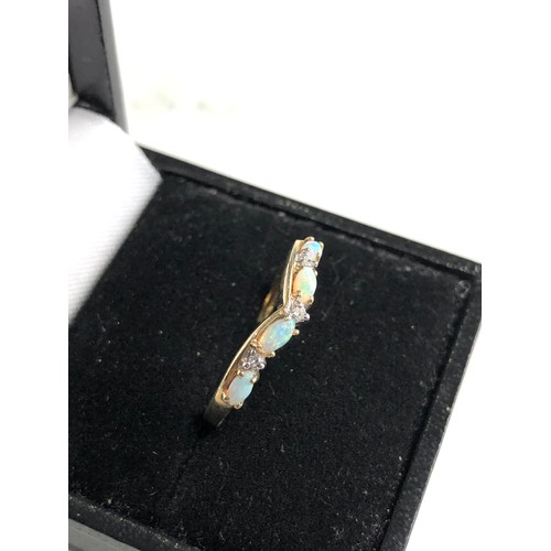 70 - 9ct gold opal ring weight 1.6g