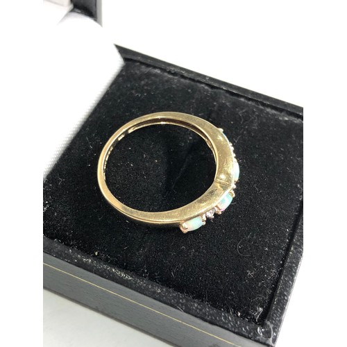 70 - 9ct gold opal ring weight 1.6g