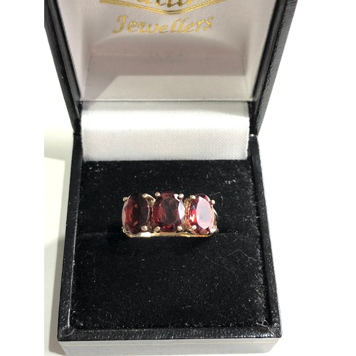 76 - 9ct  garnet ring weight 3.2g