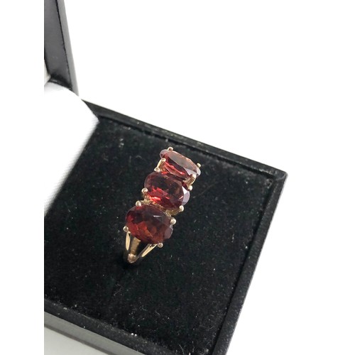 76 - 9ct  garnet ring weight 3.2g