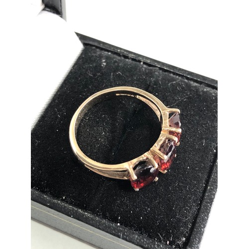 76 - 9ct  garnet ring weight 3.2g