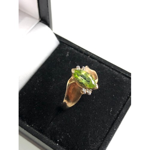 78 - 9ct gold diamond and peridot ring weight 2.9g