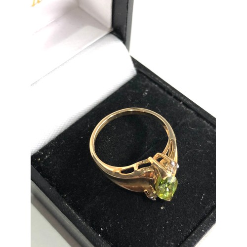 78 - 9ct gold diamond and peridot ring weight 2.9g