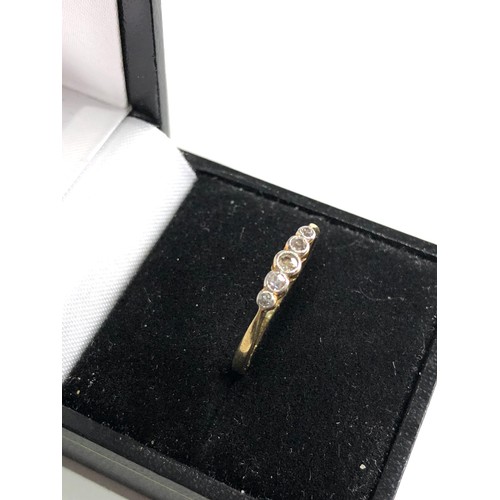 81 - 18ct gold 5 stone diamond ring weight 2.1g