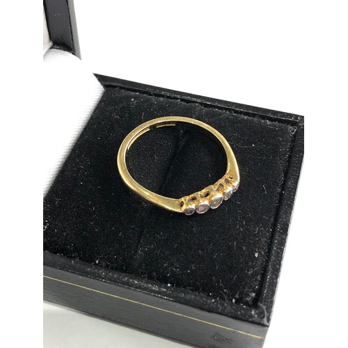 81 - 18ct gold 5 stone diamond ring weight 2.1g