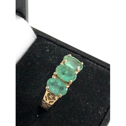 92 - 9ct gold emerald  ring weight 3.2 g