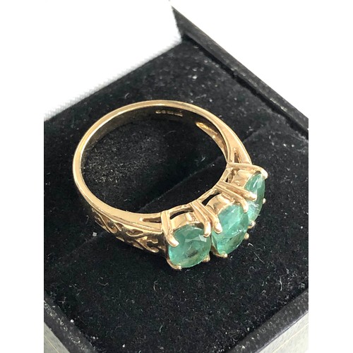 92 - 9ct gold emerald  ring weight 3.2 g