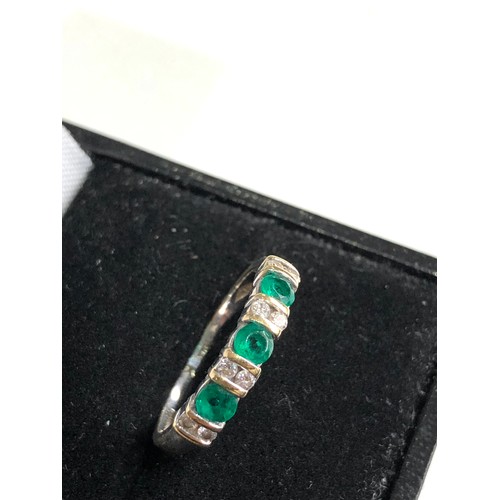 100 - 18ct gold emerald and diamond ring weight 2.7g