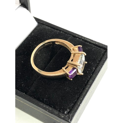 105 - 9ct gold aqua & amethyst ring weight 3.8g