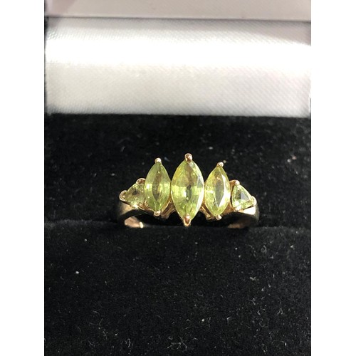 113 - 9ct gold peridot set ring weight 2.1g