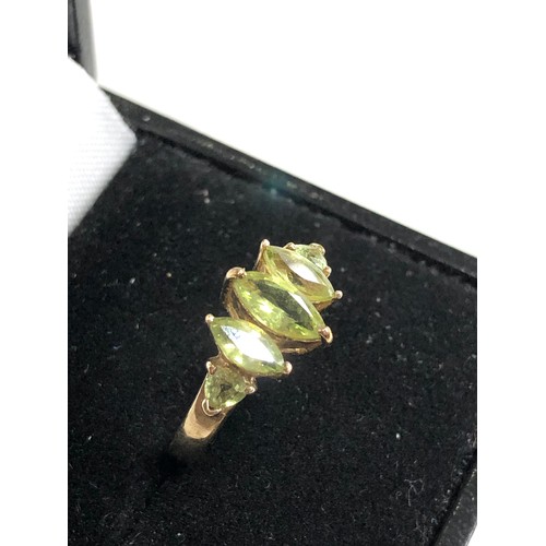 113 - 9ct gold peridot set ring weight 2.1g