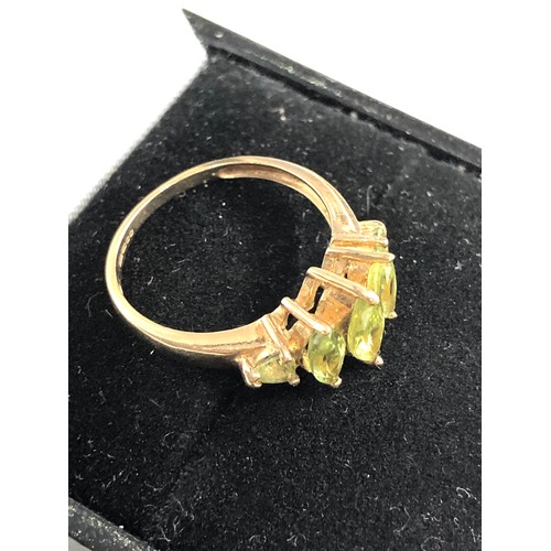 113 - 9ct gold peridot set ring weight 2.1g