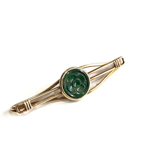 127 - Vintage 14ct gold & jade clip measures approx 5cm wide weight 4.4g