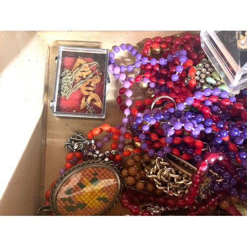 4 - Selection of costume jewellery