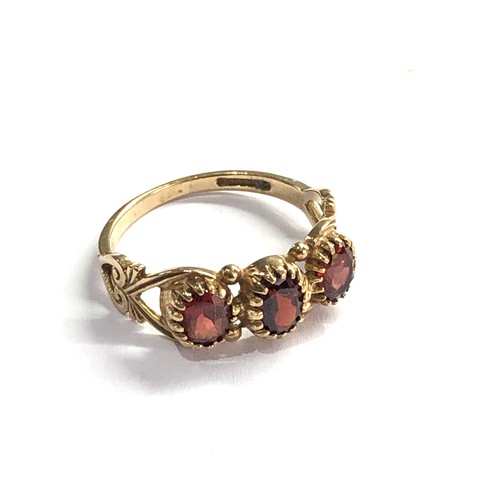 72 - 9ct gold garnet ring weight 2g