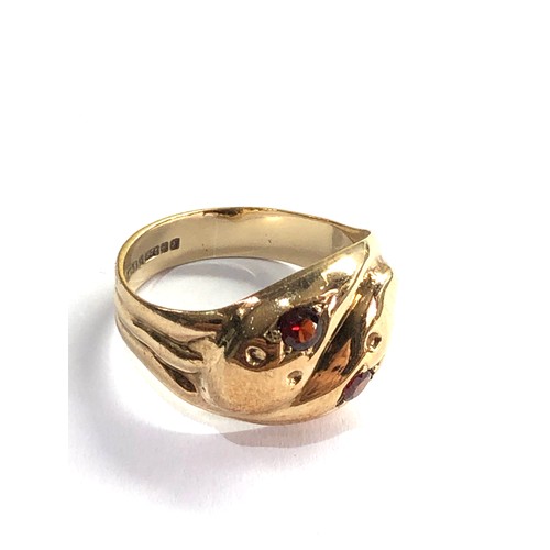 79 - 9ct gold garnet set snake ring ring weight 4.1g