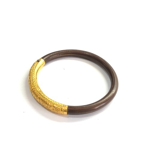 88 - Asian wood and 22ct gold bangle