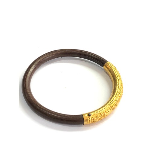 88 - Asian wood and 22ct gold bangle