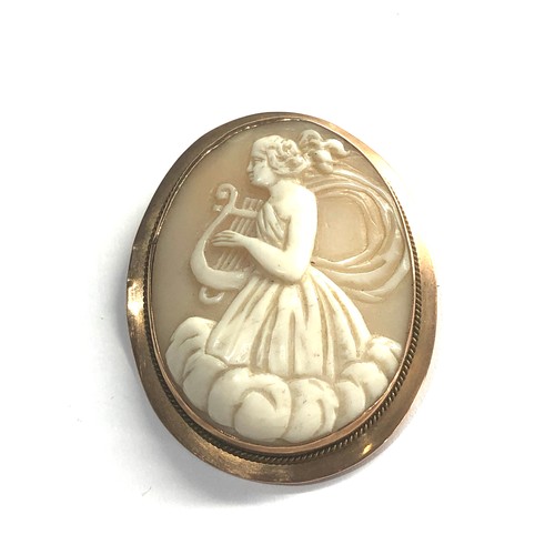 100 - Antique 9ct gold framed cameo brooch measures approx 4.4cm by 3.5cm weight 8.4g