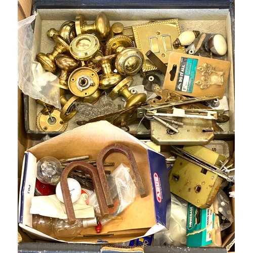 260 - 3 boxes of assorted items to include brassware etc