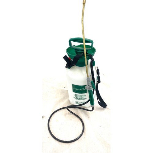 264 - Hose pipe with reel, rain wave sprinkler, garden sprayer