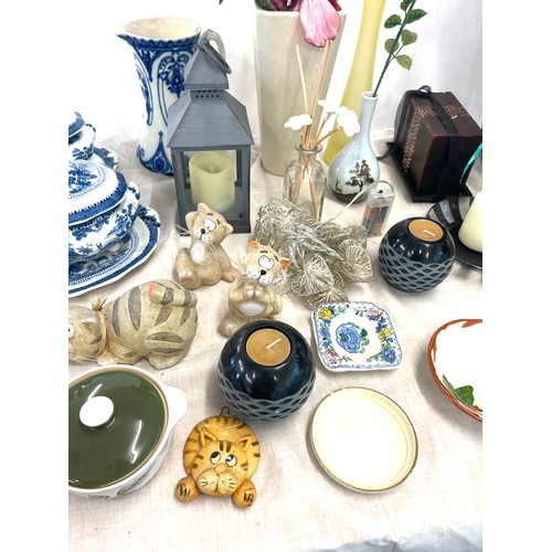 247 - Selection of miscellaneous pieces to include blue and white, vases, pottery etc