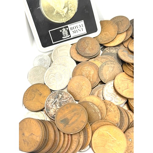 693 - Tray of assorted coins