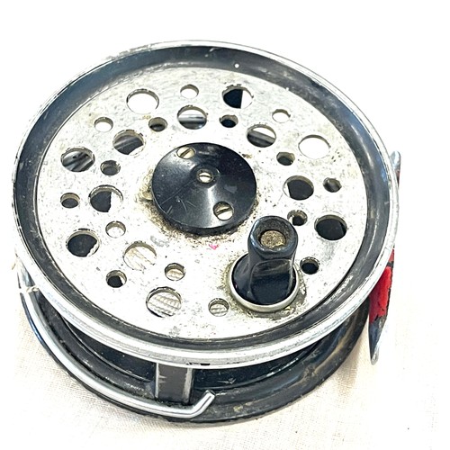 679 - Beaudex young & sons ltd fishing reel