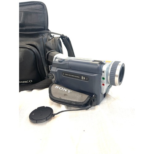 81 - Sony DCR TRV330E Digital Handycam (Pal) Digital & Camcorder. Comes with charger, leads, carry case, ... 