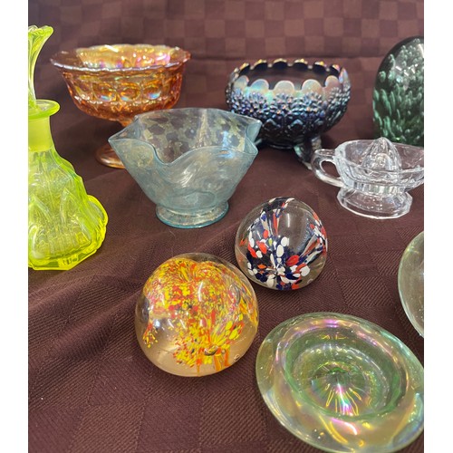 79 - Selection of vintage glassware to include handkerchief glass bowl, paperweights, cranberry, carnival... 