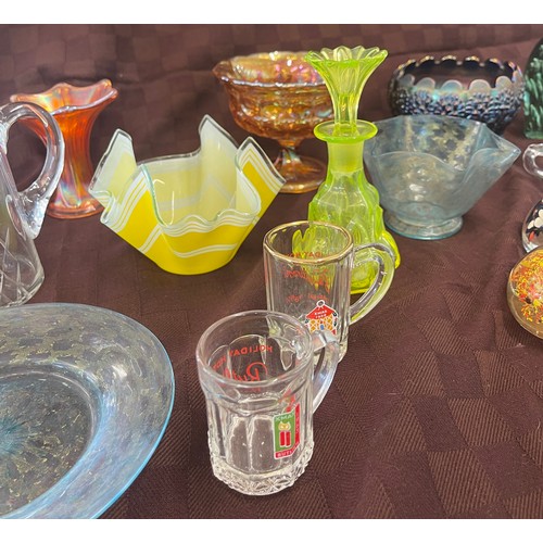 79 - Selection of vintage glassware to include handkerchief glass bowl, paperweights, cranberry, carnival... 