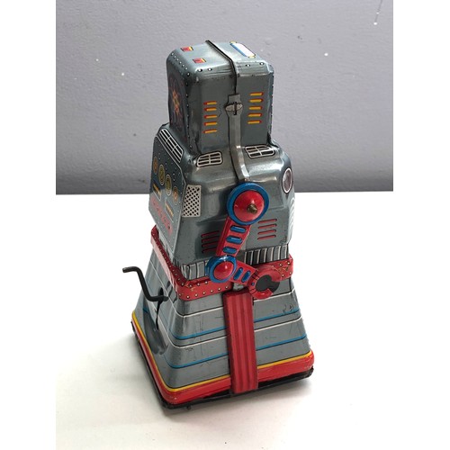 560 - Vintage tin KO toys JAPAN mystery Action Atom ROBOT friction tinplate rare works missing tyre