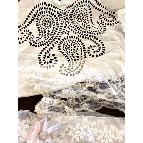 284 - Large selection antique lace pieces