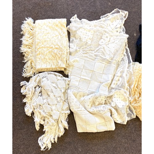 218 - Selection antique lace shawls and table clothes