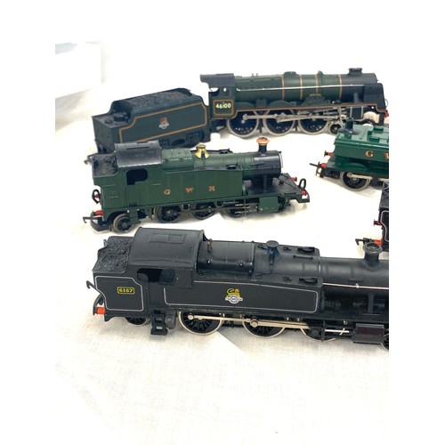 493 - Airfix Royal Scot 46100 made in hong kong locomotive, Hornby 25 225 engine, Hornby gwr 8751 5574, 2 ... 