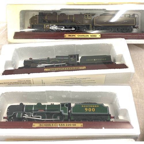 492 - 4 Boxed collectable model locomotives, 