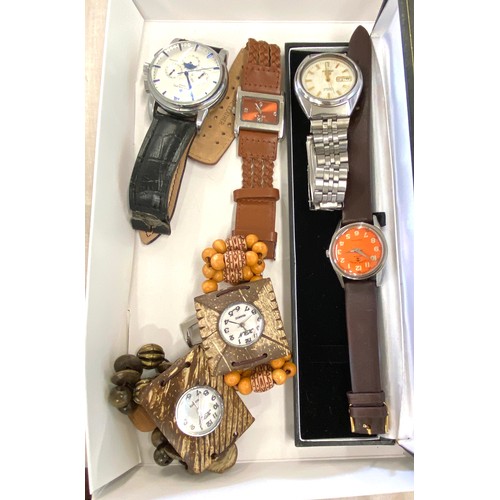 688 - Selection of assorted wristwatches